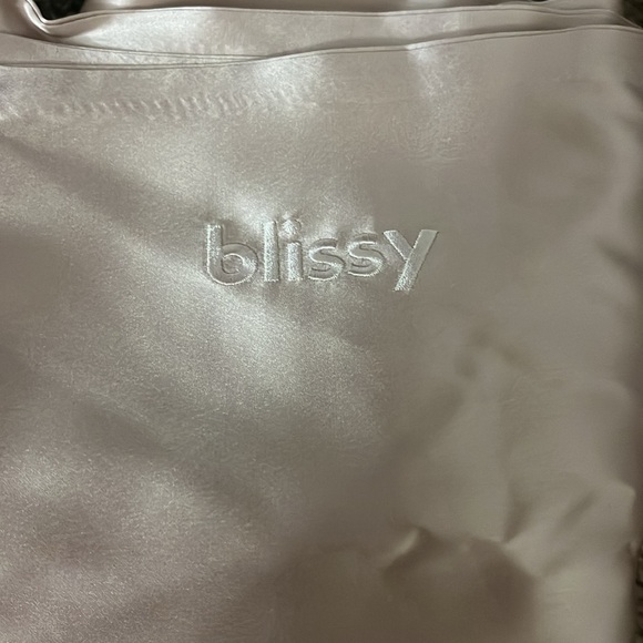 Blissy 100% Mulberry Silk Pillowcase - Rose Gold - Standard - Picture 5 of 6